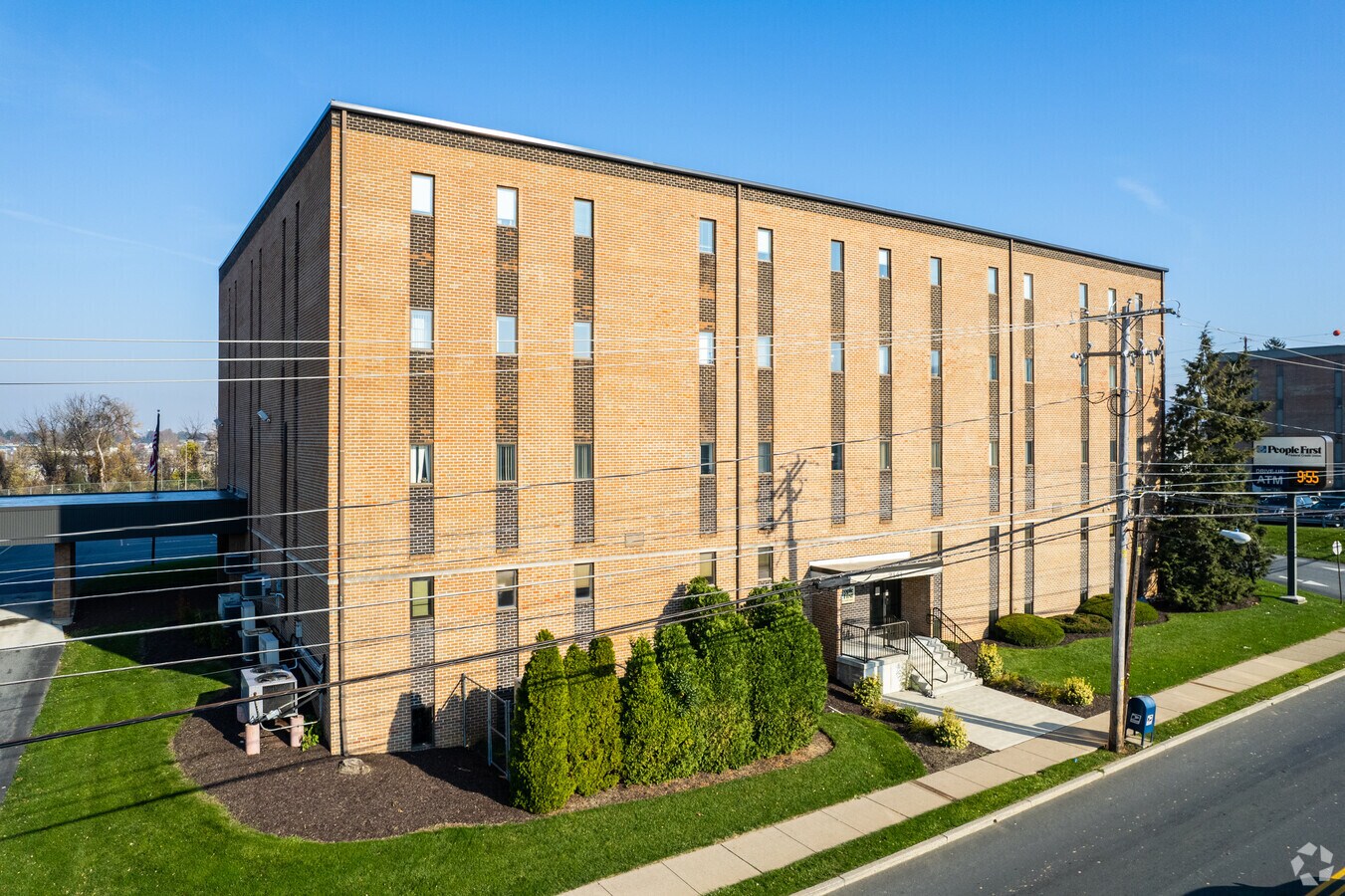 2141 Downyflake Ln, Allentown, PA 18103