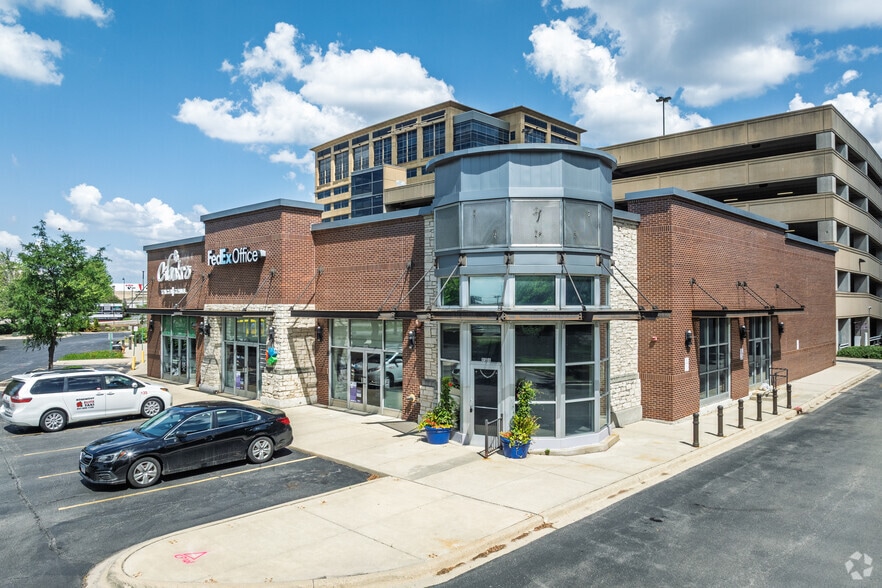 9500-9520 W Higgins Rd, Rosemont, IL for lease - Primary Photo - Image 1 of 4