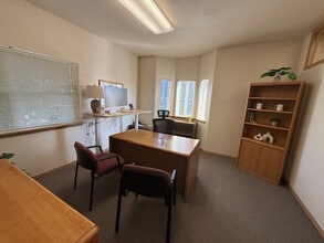 9925 NE 134th Ct, Kirkland, WA for lease Interior Photo- Image 2 of 15