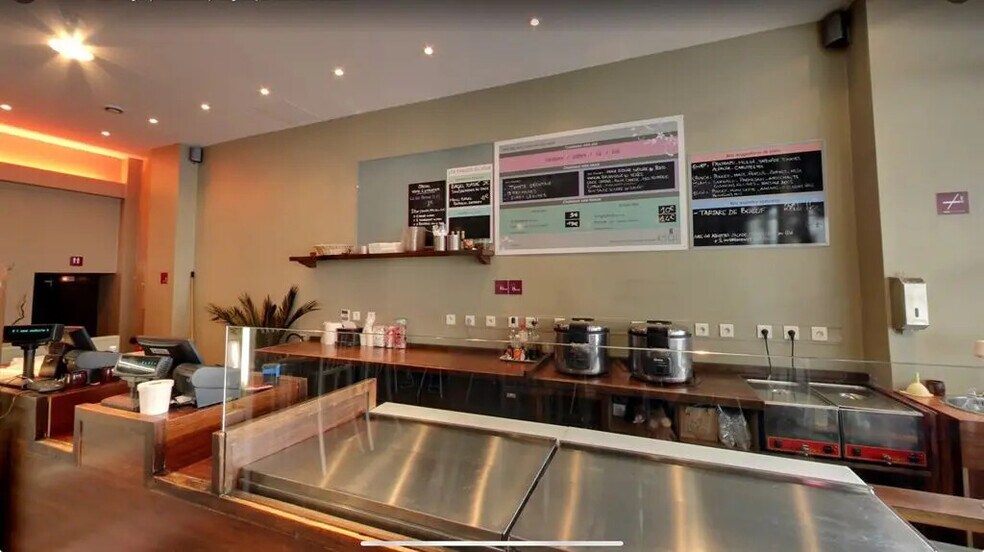 Retail in Paris for lease - Building Photo - Image 2 of 3