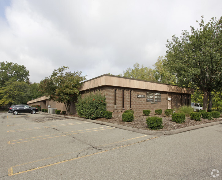 10533-10535 Farmington Rd, Livonia, MI for lease - Primary Photo - Image 1 of 3