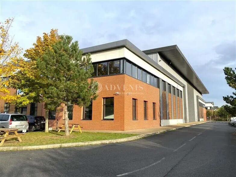 Flex in Gennevilliers for lease - Building Photo - Image 1 of 6