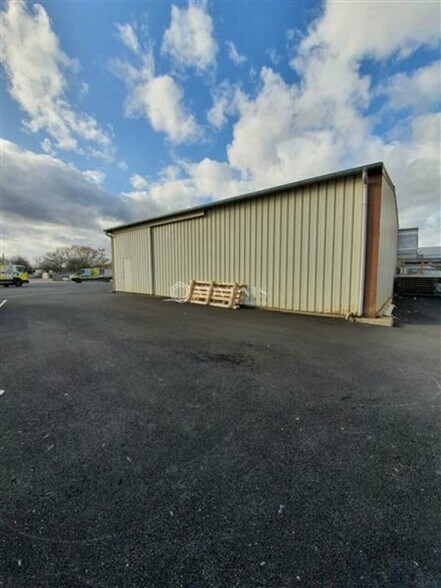 Flex in Seichamps for lease - Building Photo - Image 1 of 6