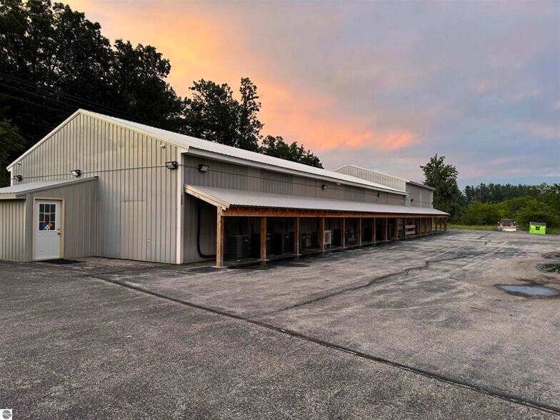 7579 US Highway 131, Fife Lake, MI for sale - Building Photo - Image 1 of 1