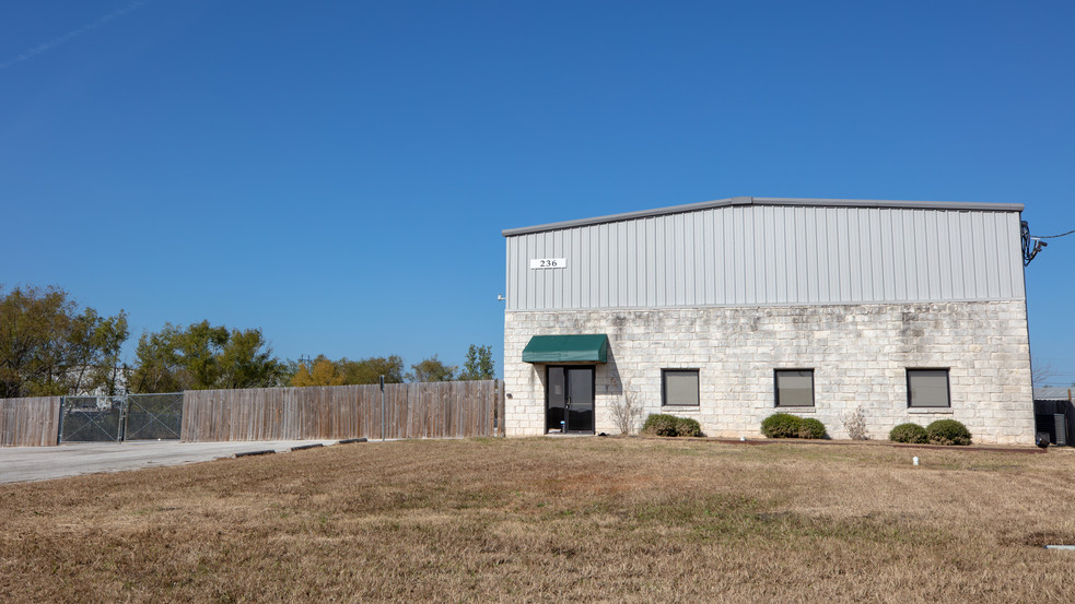 236 Trademark Dr, Buda, TX for sale - Primary Photo - Image 1 of 1