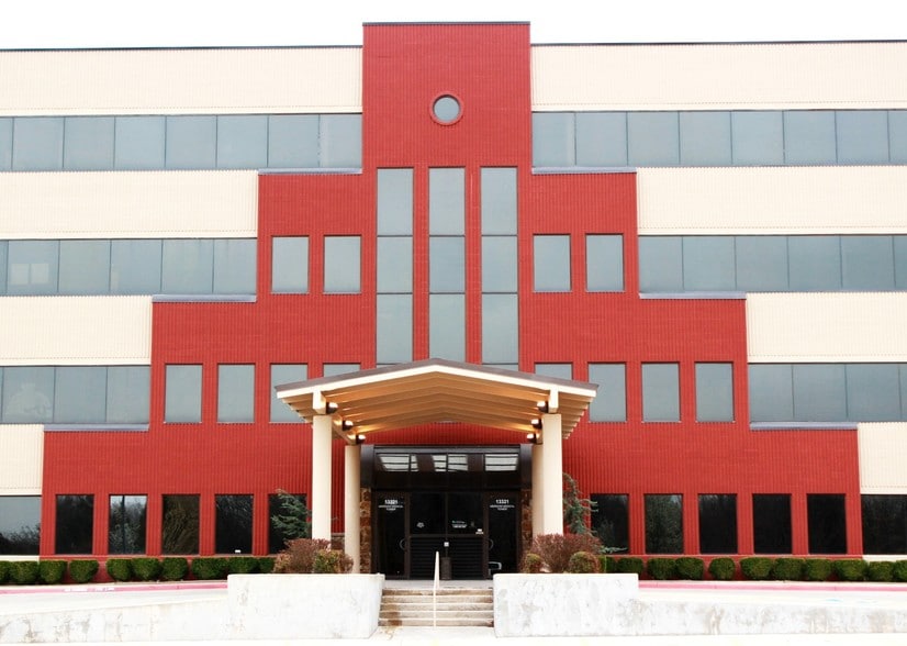 13321 N Meridian Ave, Oklahoma City, OK for lease - Building Photo - Image 2 of 9