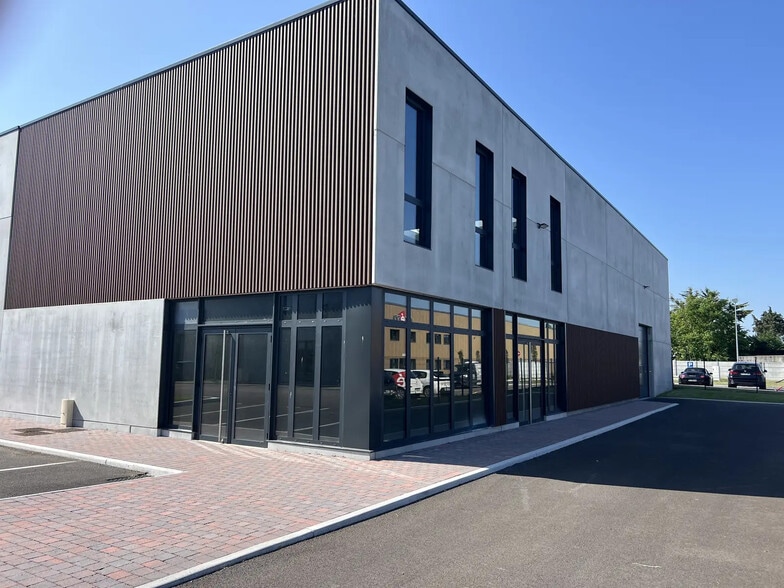 Route De Lille, Seclin for lease - Building Photo - Image 1 of 6