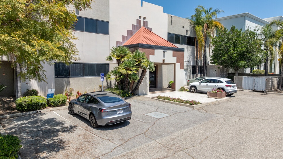 910 N Amelia Ave, San Dimas, CA for sale - Primary Photo - Image 1 of 16