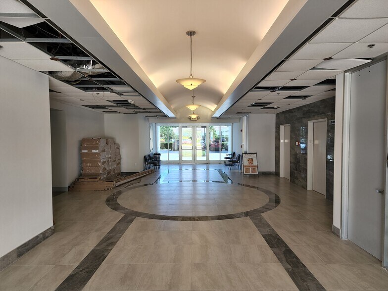 2675 Winkler Ave, Fort Myers, FL 33901 Southwest Professional