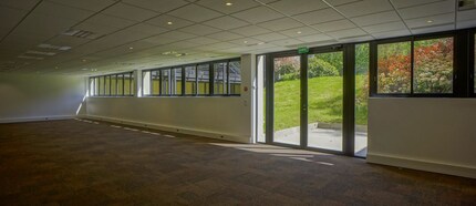 Office in Saint-Rémy-lès-Chevreuse for lease Interior Photo- Image 1 of 5