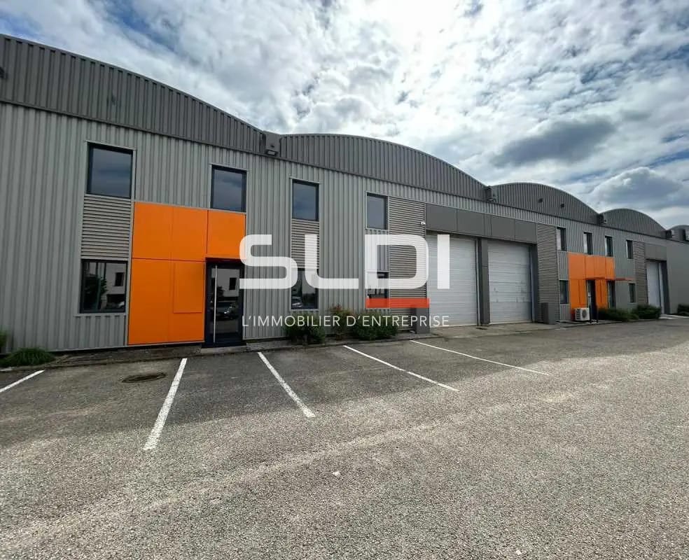 Flex in Dardilly for lease Building Photo- Image 1 of 12