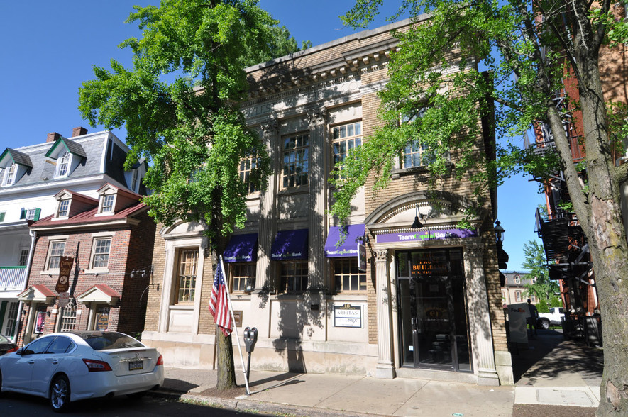 18 N Main St, Doylestown, PA for lease - Primary Photo - Image 1 of 6