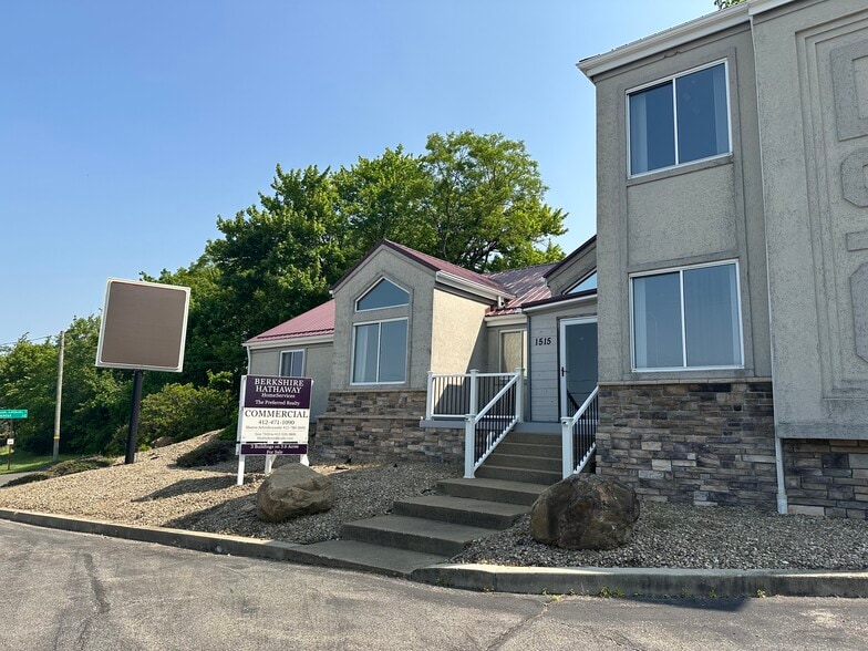 1511-1515 Perry Highway portfolio of 3 properties for sale on LoopNet.com - Building Photo - Image 3 of 8