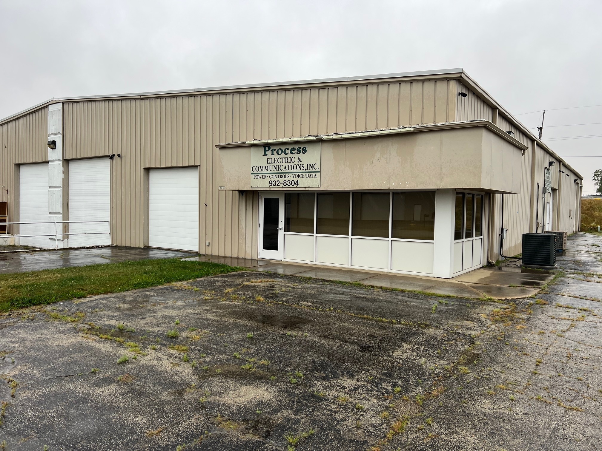 1240 Stanford Dr, Kankakee, IL for sale Primary Photo- Image 1 of 24
