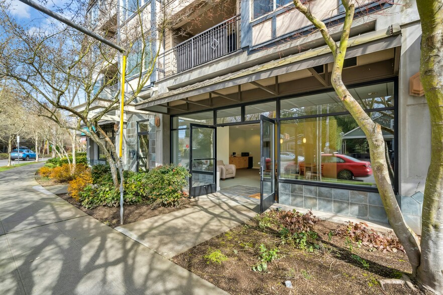 3121 W Government Way, Seattle, WA for sale - Building Photo - Image 2 of 6
