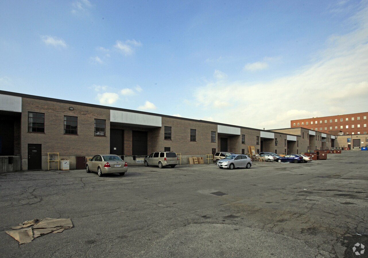 1111 Finch Ave W, Toronto, ON M3J 2E5 1111 Finch Ave W, Toronto, ON M3J 2E5