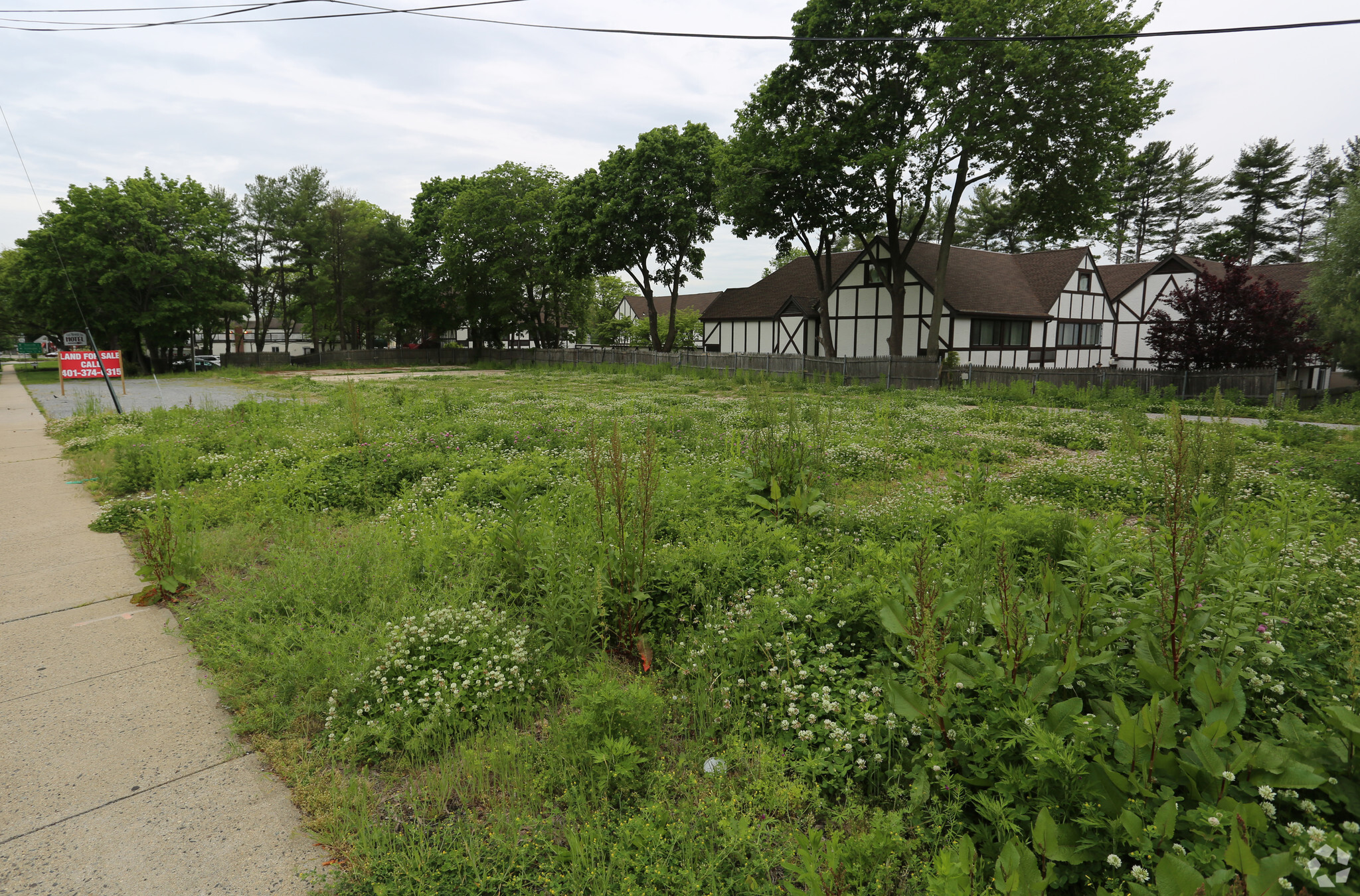 1022 Oyster Bay Rd, East Norwich, NY for sale Primary Photo- Image 1 of 1