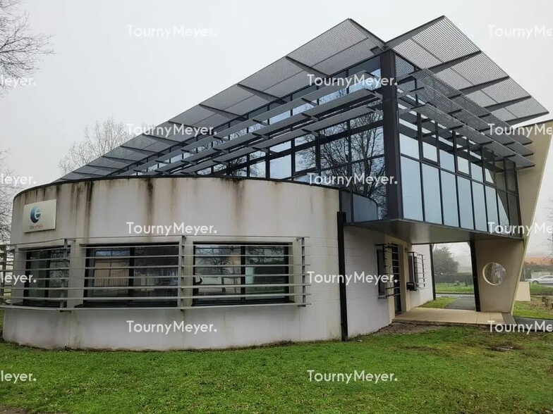 Office in Pauillac for sale - Building Photo - Image 1 of 8