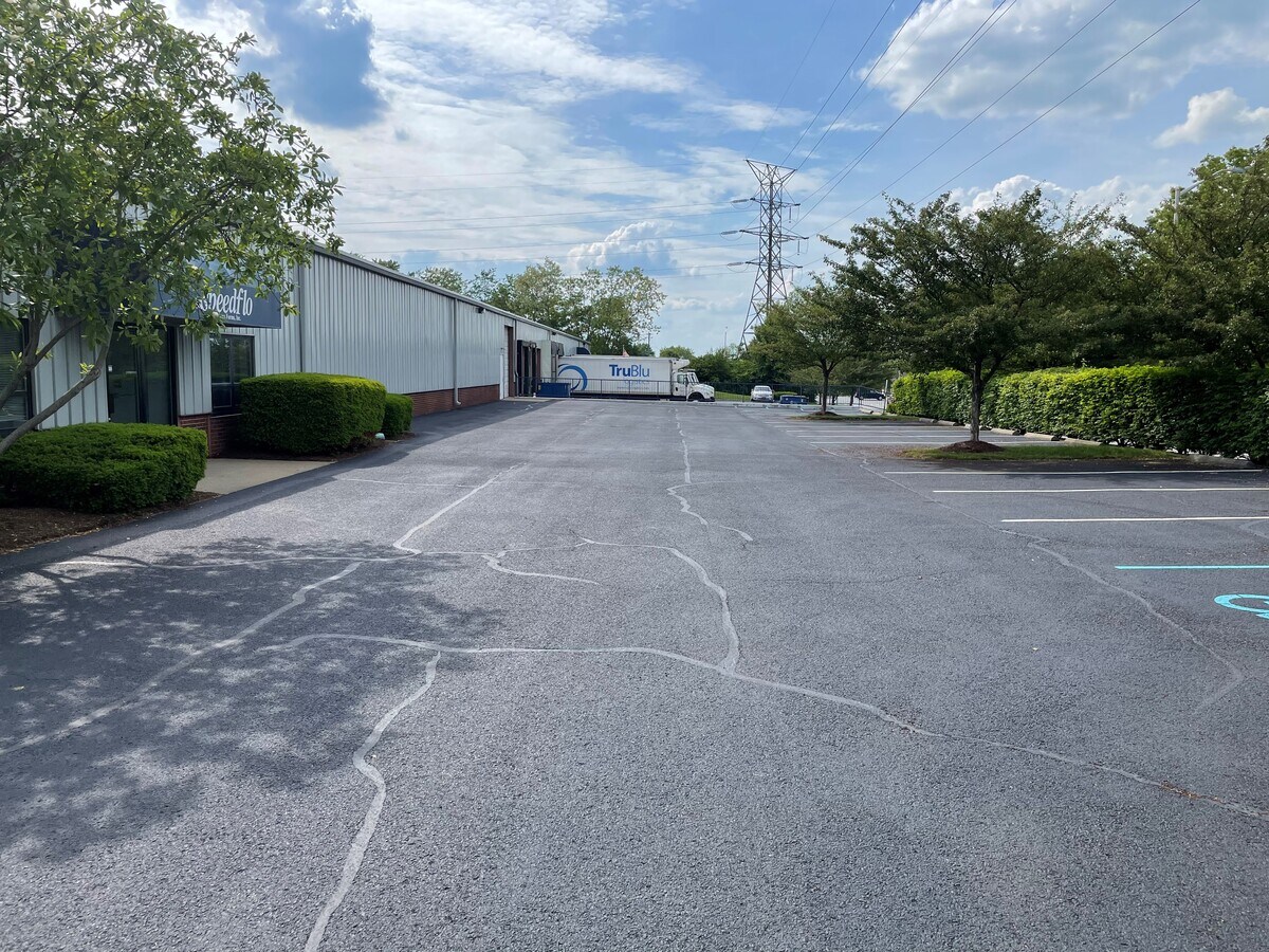 2086 Buck Ln, Lexington, KY 40511