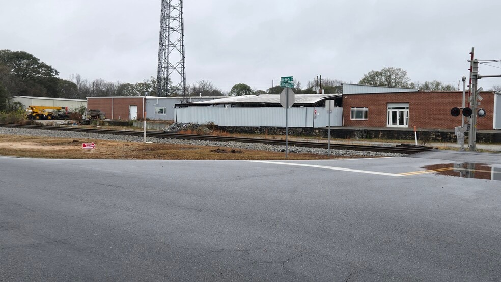 1108 Ellington Dr, Conyers, GA for lease - Building Photo - Image 3 of 4