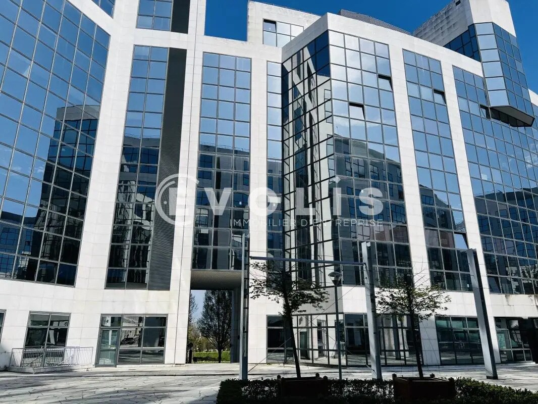 Office in Noisy-le-Grand for sale Building Photo- Image 1 of 9