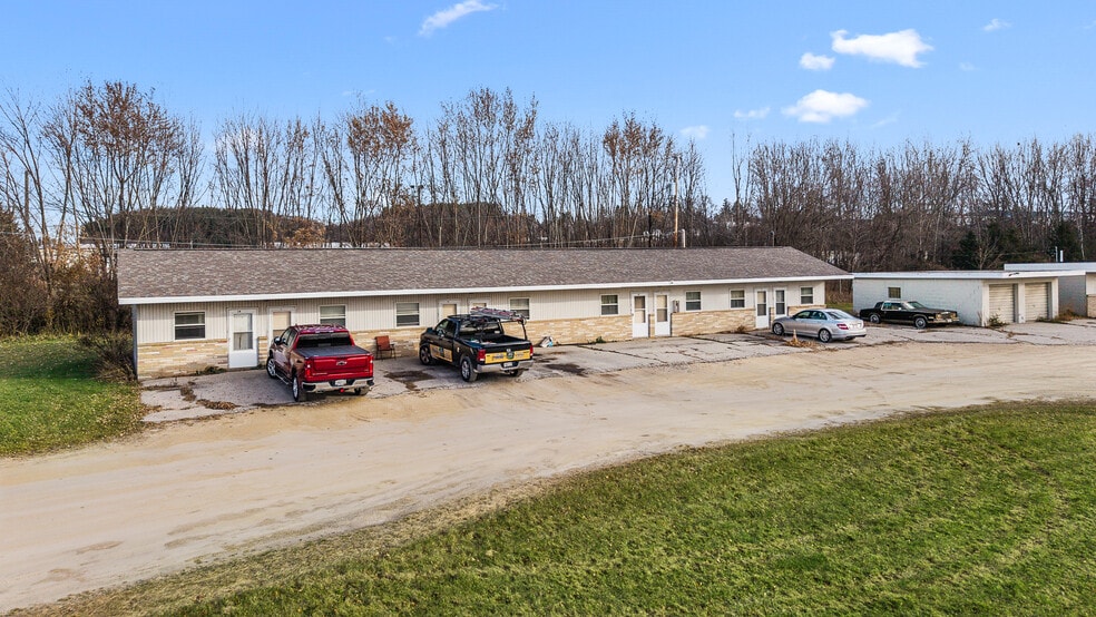 4991 Arthur Rd, Slinger, WI for sale - Building Photo - Image 2 of 47