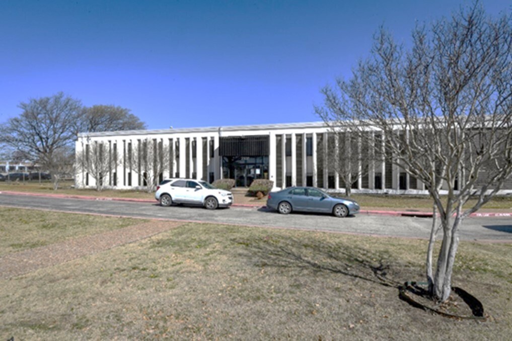 2302 W Marshall Dr, Grand Prairie, TX for sale Building Photo- Image 1 of 1