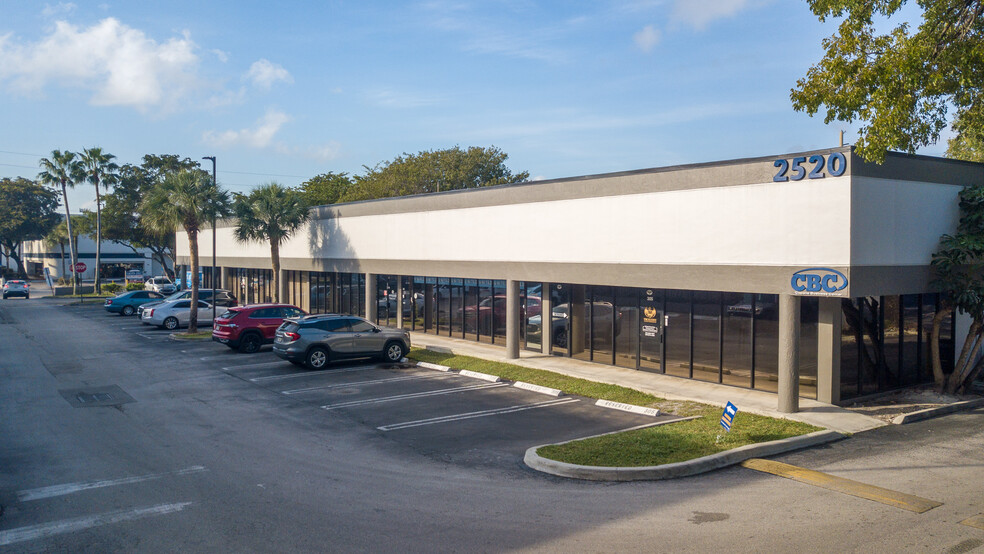 2570-2580 N Powerline Rd, Pompano Beach, FL for lease - Building Photo - Image 1 of 12