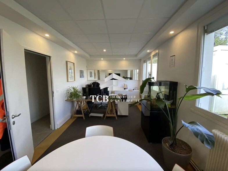 Flex in Saint-Herblain for lease - Interior Photo - Image 2 of 9