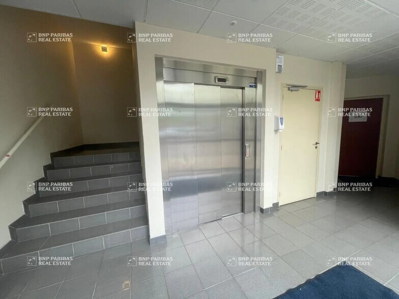 Office in Saint-Grégoire for lease - Building Photo - Image 3 of 10