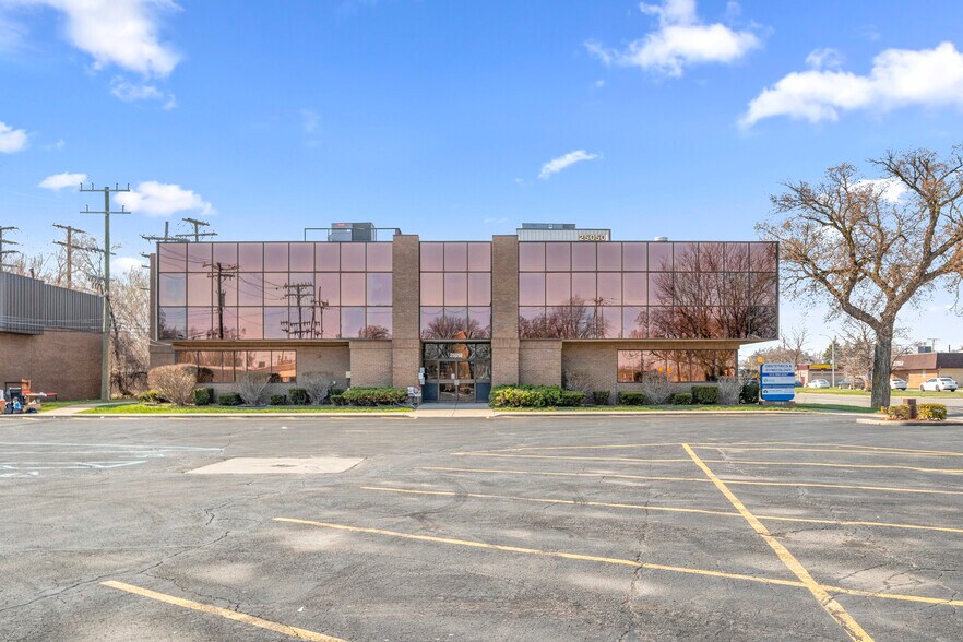25050 Outer Dr, Lincoln Park, MI for lease - Building Photo - Image 2 of 23