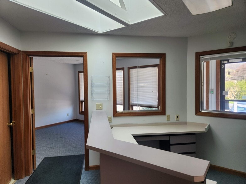 1 Old Park Lane Rd, New Milford, CT for lease - Building Photo - Image 3 of 9