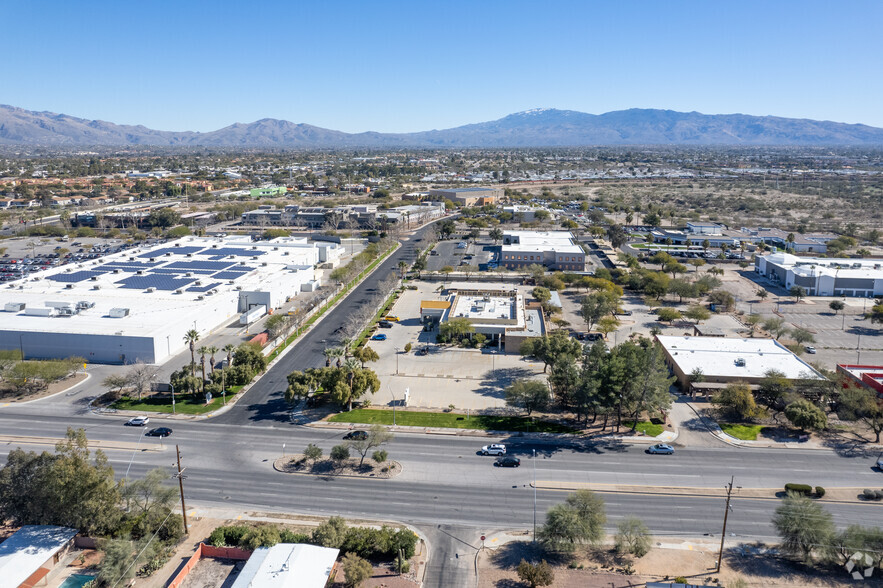 875 N Kolb Rd, Tucson, AZ for lease - Building Photo - Image 1 of 9