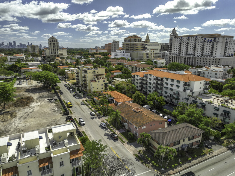 330 Madeira Ave, Coral Gables, FL for sale - Aerial - Image 3 of 8