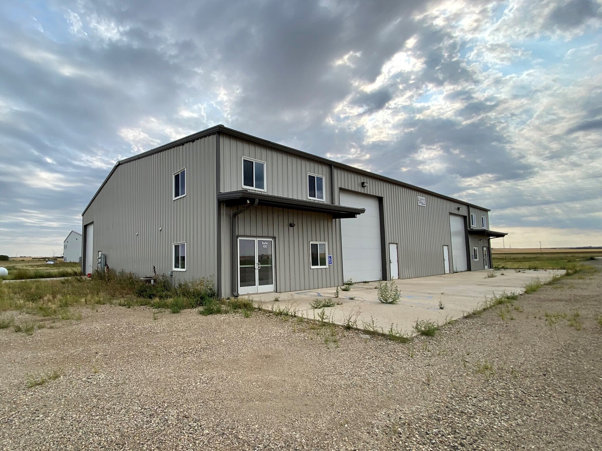 6422 Wickum Rd NW, Williston, ND for sale Primary Photo- Image 1 of 1