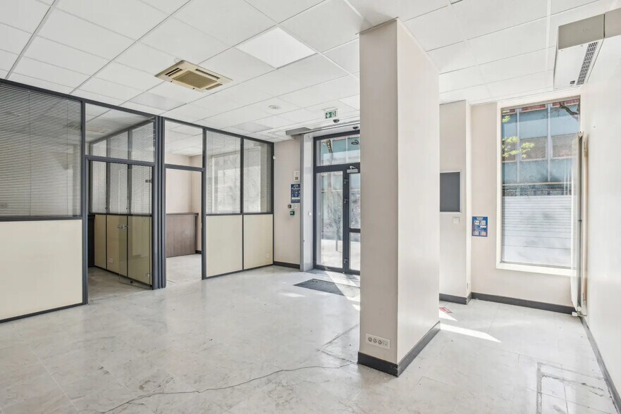 Retail in Paris for lease - Interior Photo - Image 3 of 13