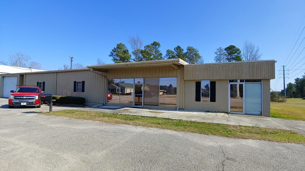 Prime Commercial Opportunity in Lexingto portfolio of 2 properties for sale on LoopNet.com - Primary Photo - Image 2 of 2