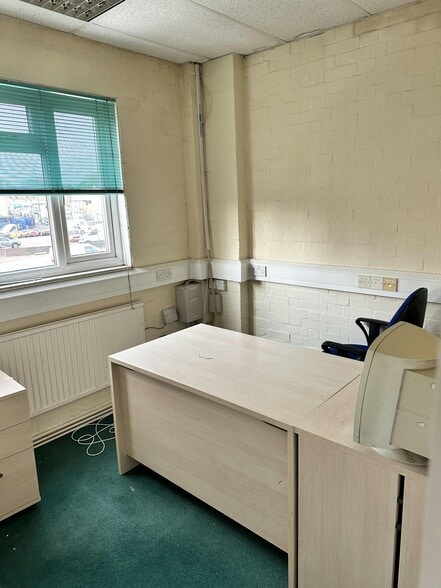 8 Greenock Rd, London for lease - Building Photo - Image 2 of 5