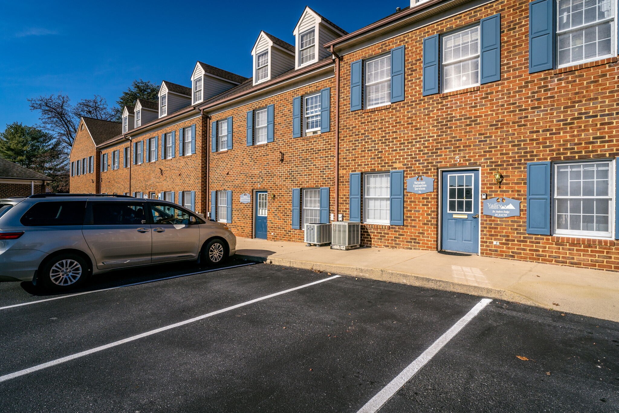 1600 N Coalter St, Staunton, VA for lease Interior Photo- Image 1 of 7