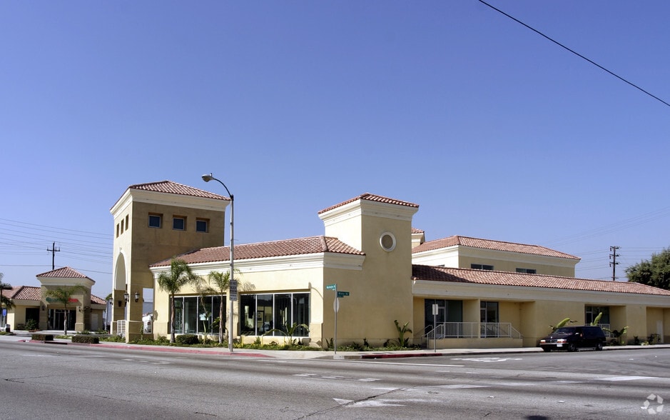 5201-5211 E Washington Blvd, Commerce, CA for lease - Building Photo - Image 2 of 9