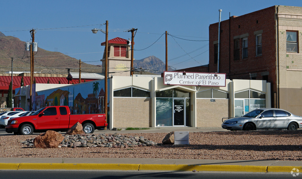 2817 E Yandell Dr, El Paso, TX for lease - Building Photo - Image 2 of 6