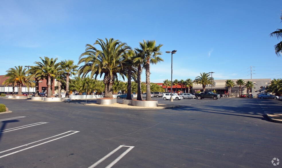 2020-2062 Redwood Hwy, Greenbrae, CA for lease - Building Photo - Image 2 of 3