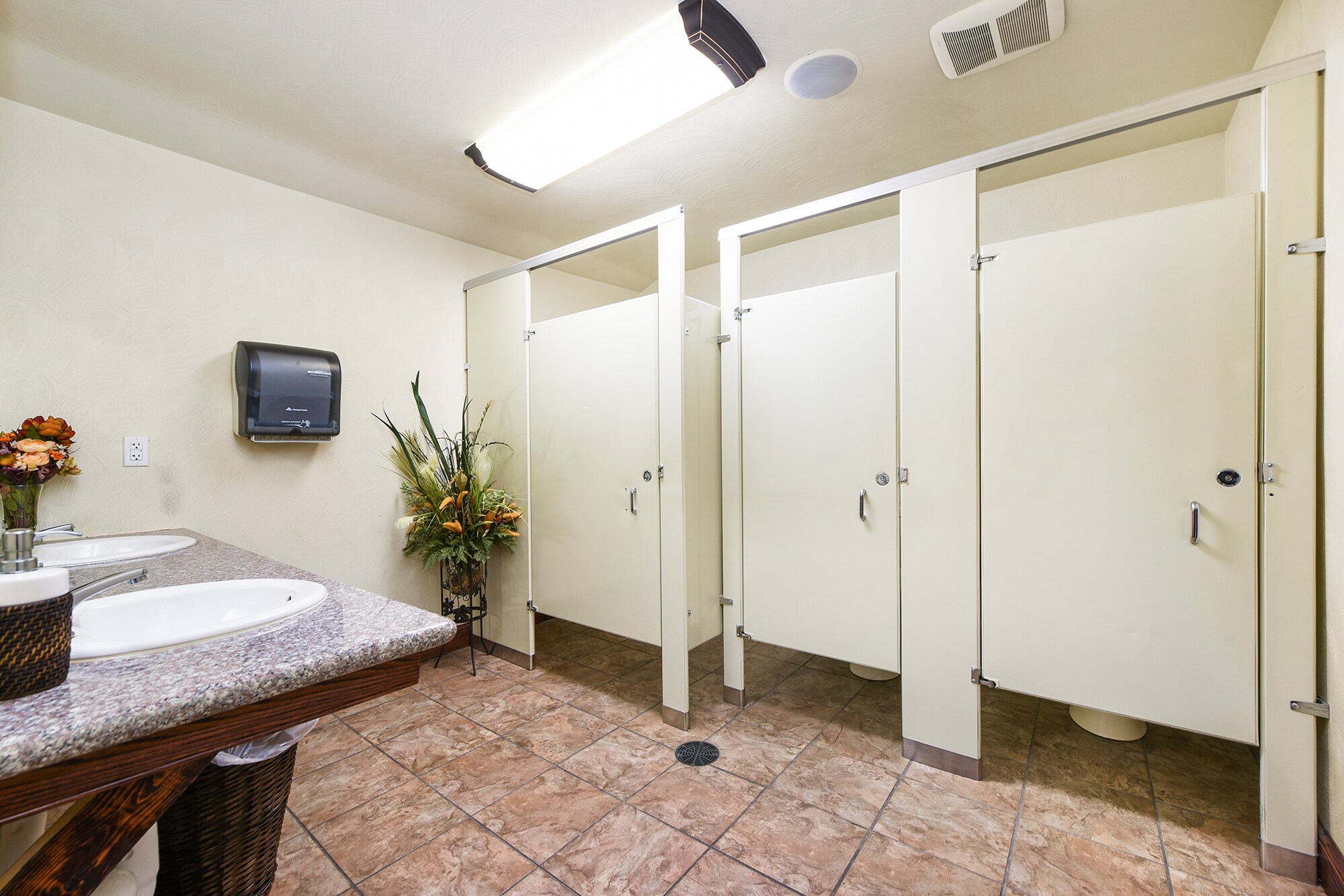 318 Forest Grove Rd, Coraopolis, PA 15108 Olivia�s