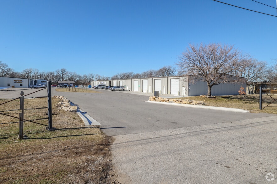 126 N Garnett Rd, Tulsa, OK for lease - Building Photo - Image 3 of 13