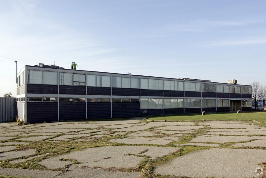 55 Fenmar Dr, Toronto, ON for sale - Primary Photo - Image 1 of 1