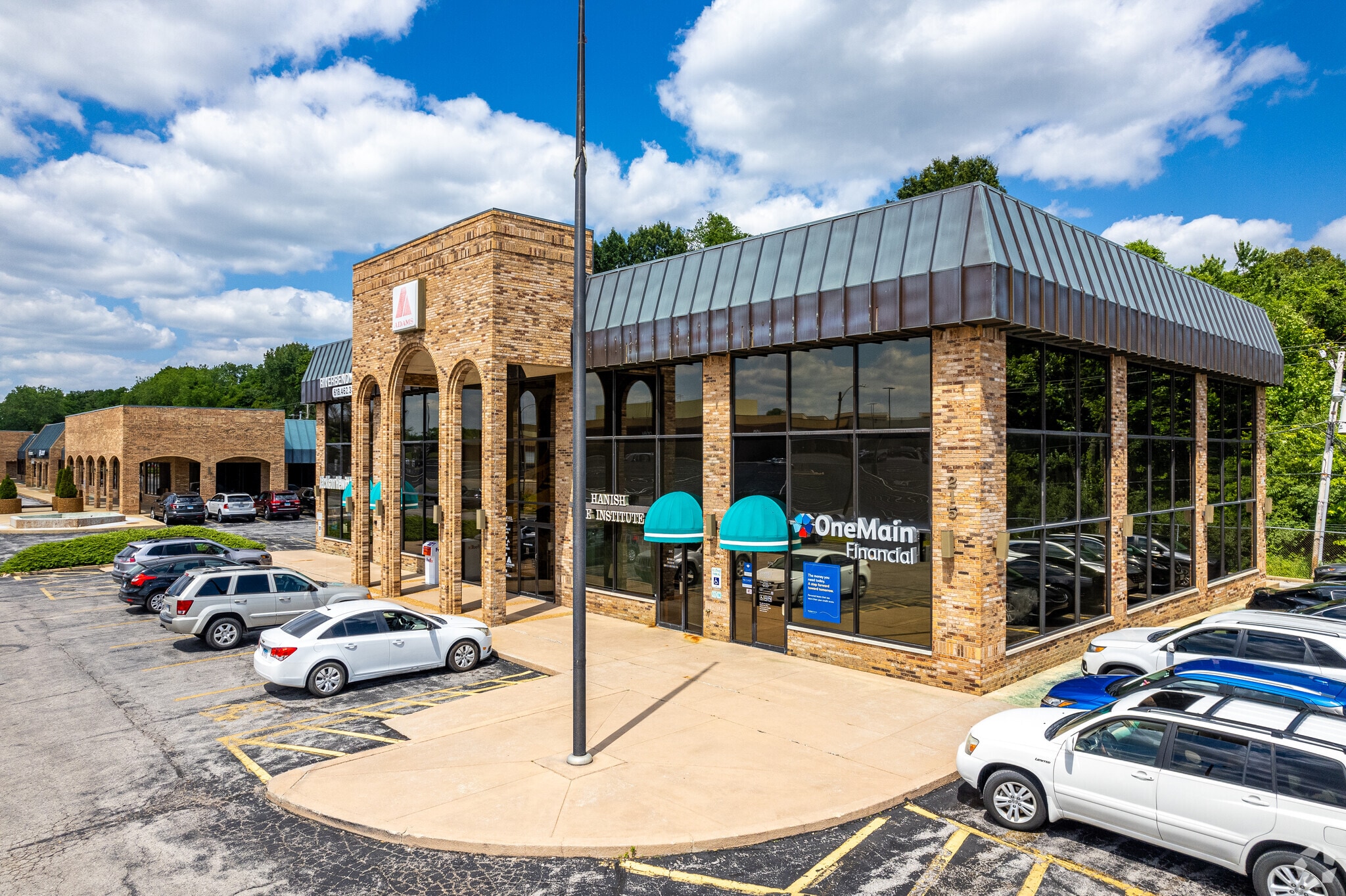 215 E Center Dr, Alton, IL for sale Primary Photo- Image 1 of 1