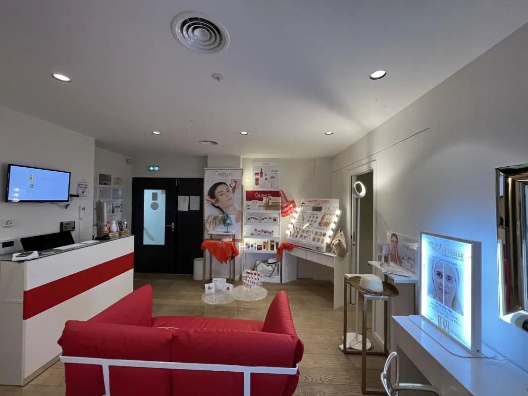 Office in Le Pradet for sale Building Photo- Image 1 of 7