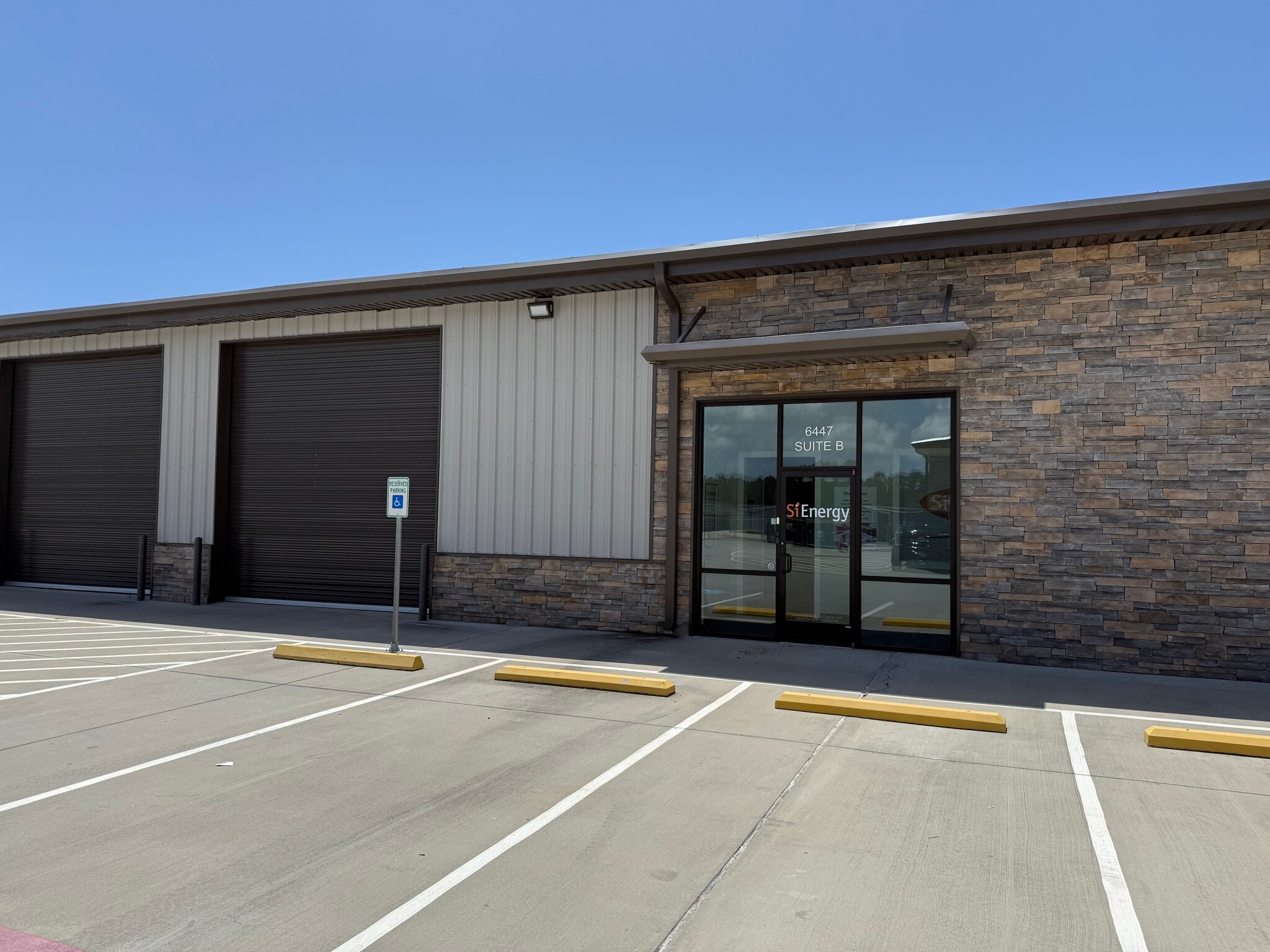 6427 Highway 105, Conroe, TX for lease Building Photo- Image 1 of 2