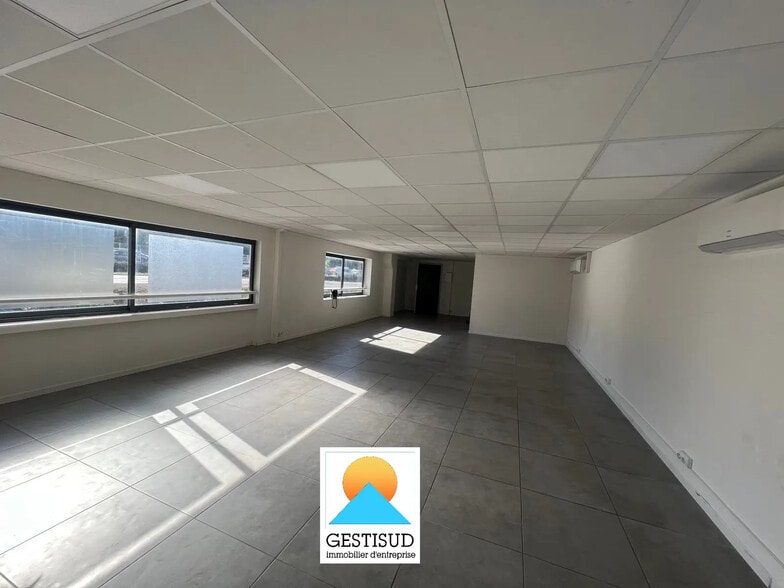 Office in Aubagne for lease - Interior Photo - Image 2 of 2