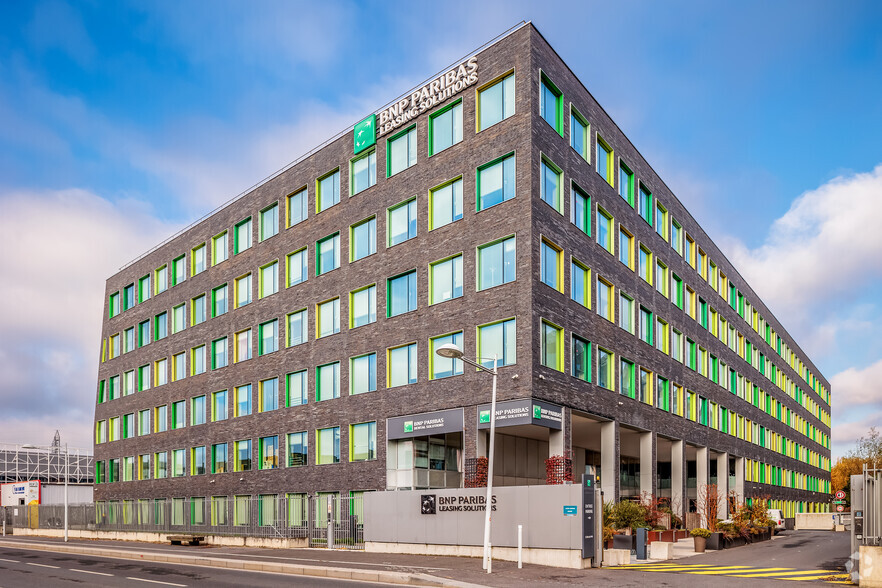 Flex in Nanterre for lease - Primary Photo - Image 1 of 3